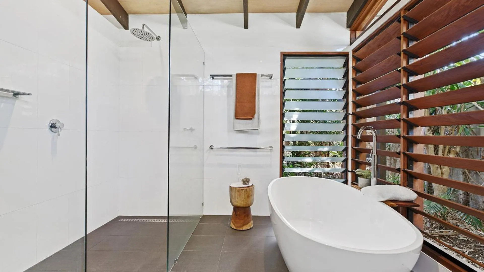 Seagrass - Pacific Ave - Tranquil Beautifully Styled Home Sunshine Beach Tatil Evi